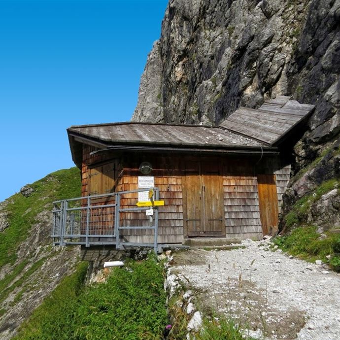 Bertgen-Biwakschachtel des ÖTK, Stützpunkt auf dem Weg zum Matrashaus des ÖTK