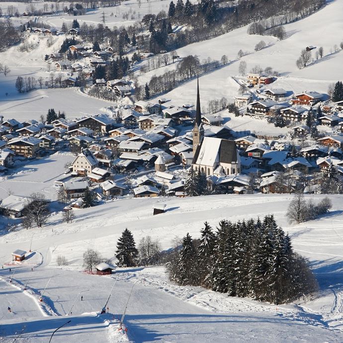 Blick auf das verschneite Maria Alm