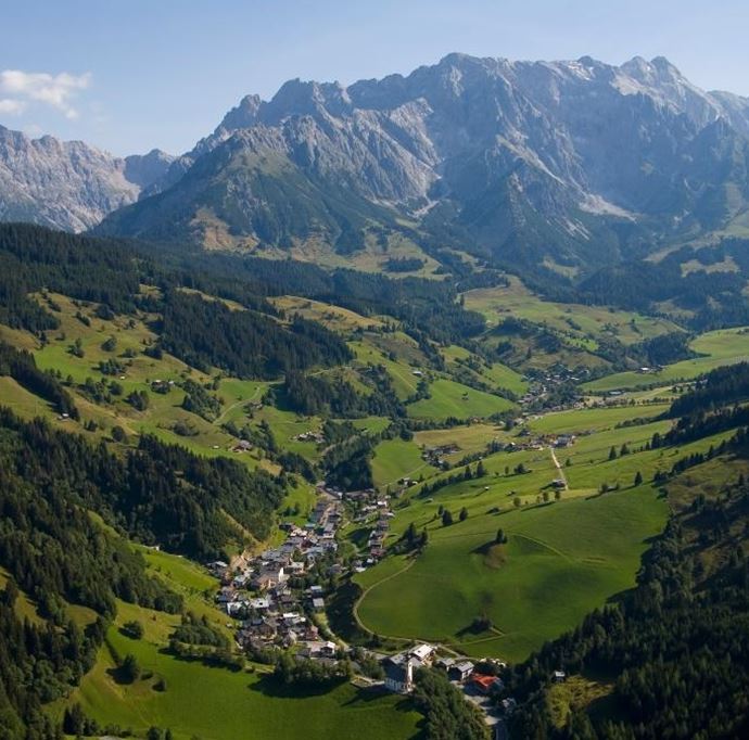 Dorf Dienten