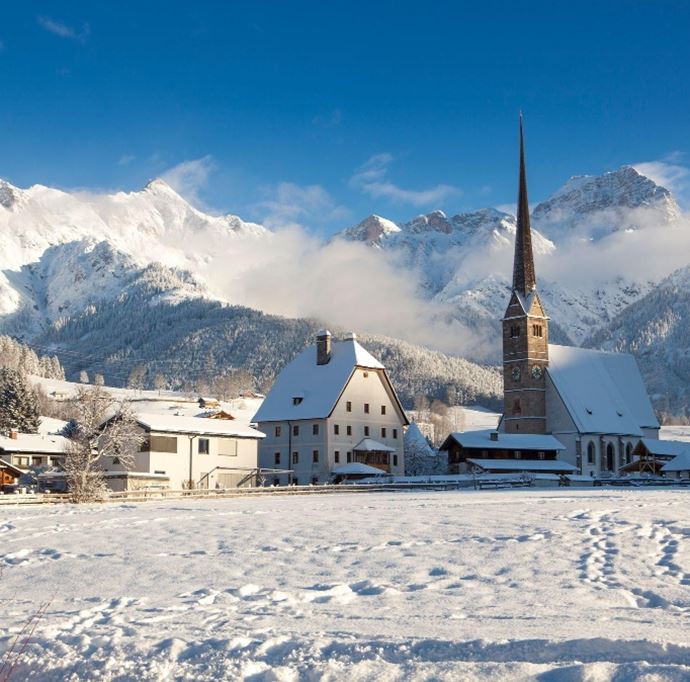 Kirche Maria Alm Winter
