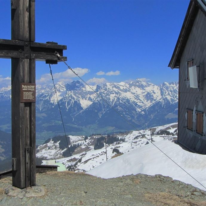 Statzerhaus with summit cross